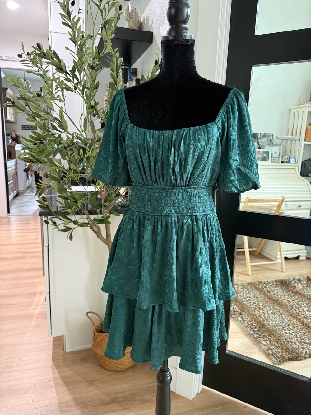 NWT Trixxi Emerald Green Tiered Puff Sleeve Mini Dress Size L